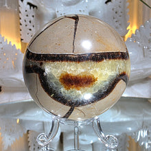 Lade das Bild in den Galerie-Viewer, Septarie Drachenstein Kugel mit Stand
