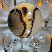 Lade das Bild in den Galerie-Viewer, Septarie Drachenstein Kugel mit Stand

