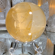 Lade das Bild in den Galerie-Viewer, Golden Healer Kugel mit Stand
