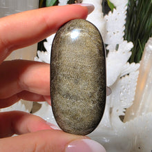 Lade das Bild in den Galerie-Viewer, Obsidian mit goldenem Flash
