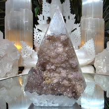 Lade das Bild in den Galerie-Viewer, Achat Druzy Spitze
