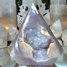 Lade das Bild in den Galerie-Viewer, Achat Druzy Spitze
