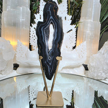 Lade das Bild in den Galerie-Viewer, Achat mit Druse auf Stand
