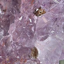 Lade das Bild in den Galerie-Viewer, Amethyst Cluster mit roten Hämatit Phantomen
