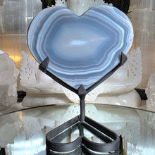 Lade das Bild in den Galerie-Viewer, Achat Herz auf Stand
