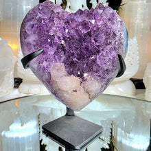 Lade das Bild in den Galerie-Viewer, Amethyst Herz auf Stand
