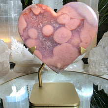 Lade das Bild in den Galerie-Viewer, Pink Amethyst Herz auf Stand

