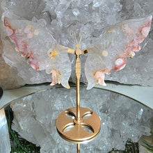 Lade das Bild in den Galerie-Viewer, Pink Amethyst Schmetterling auf Stand
