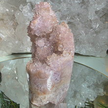 Lade das Bild in den Galerie-Viewer, Pink Amethyst mit Amethyst Freeform

