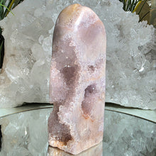 Lade das Bild in den Galerie-Viewer, Pink Amethyst Freeform
