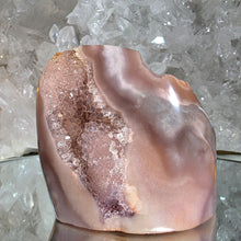 Lade das Bild in den Galerie-Viewer, Pink Amethyst Freeform
