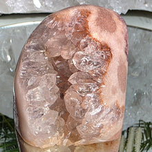 Lade das Bild in den Galerie-Viewer, Pink Amethyst Freeform
