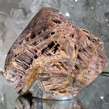 Lade das Bild in den Galerie-Viewer, Pink Amethyst mit außergewöhnlicher Calcit Formation
