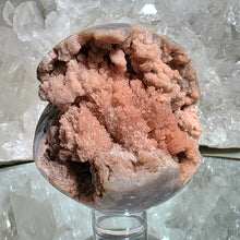 Lade das Bild in den Galerie-Viewer, Pink Amethyst Kugel mit Druzy auf Stand
