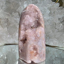 Lade das Bild in den Galerie-Viewer, Pink Amethyst Freeform
