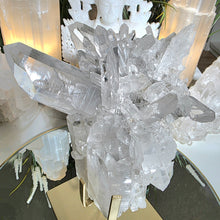Lade das Bild in den Galerie-Viewer, High Quality Bergkristall Cluster auf Stand
