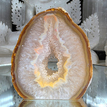 Lade das Bild in den Galerie-Viewer, Achat mit Druse (einseitig poliert)
