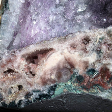 Lade das Bild in den Galerie-Viewer, Amethyst mit Pink Amethyst Kathedrale
