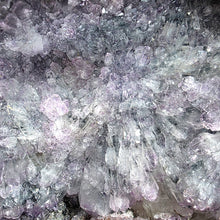 Lade das Bild in den Galerie-Viewer, Amethyst mit Pink Amethyst Kathedrale
