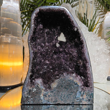 Lade das Bild in den Galerie-Viewer, Amethyst Kathedrale mit Calcit
