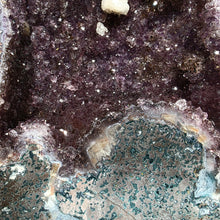 Lade das Bild in den Galerie-Viewer, Amethyst Kathedrale mit Calcit
