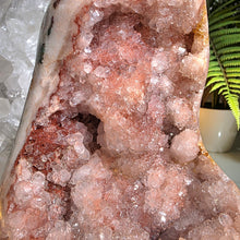 Lade das Bild in den Galerie-Viewer, XL Pink Amethyst Freeform
