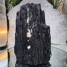 Lade das Bild in den Galerie-Viewer, XL Turmalin Rohstein
