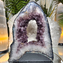 Lade das Bild in den Galerie-Viewer, Großes Amethyst Portal selbststehend

