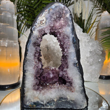 Lade das Bild in den Galerie-Viewer, Großes Amethyst Portal selbststehend
