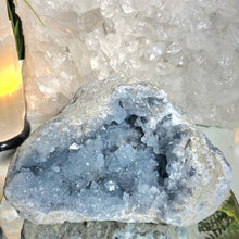 Lade das Bild in den Galerie-Viewer, Großer Coelestin Cluster Geode
