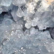 Lade das Bild in den Galerie-Viewer, Großer Coelestin Cluster Geode
