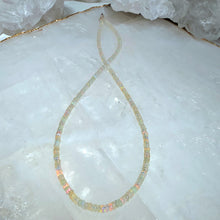 Lade das Bild in den Galerie-Viewer, Kette Äthiopischer Opal (3mm - 4mm)
