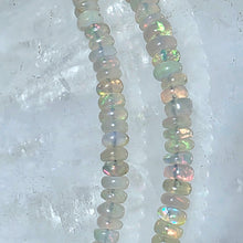 Lade das Bild in den Galerie-Viewer, Kette Äthiopischer Opal (3mm - 4mm)
