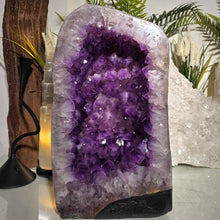 Lade das Bild in den Galerie-Viewer, XL Amethyst Kathedrale poliert
