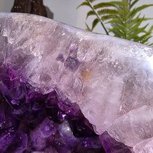 Lade das Bild in den Galerie-Viewer, XL Amethyst Kathedrale poliert
