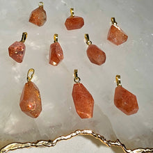 Lade das Bild in den Galerie-Viewer, Kettenanhänger Sonnenstein Gold Variation
