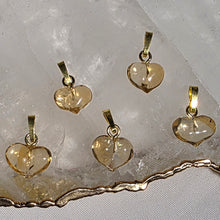 Lade das Bild in den Galerie-Viewer, Kettenanhänger Citrin (gebrannt) Herz Gold Variation
