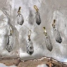 Lade das Bild in den Galerie-Viewer, Kettenanhänger Turmalin Bergkristall Spitze facettiert Gold Variation (stärkster Schutzstein)

