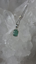 Laden und Abspielen von Videos im Galerie-Viewer, Kettenanhänger Smaragd Silber
