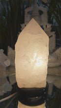 Laden und Abspielen von Videos im Galerie-Viewer, Kristall-Lampe Rosenquarz
