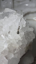 Laden und Abspielen von Videos im Galerie-Viewer, Kettenanhänger Rohdiamant Silber
