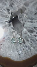 Laden und Abspielen von Videos im Galerie-Viewer, Ohrringe Aquamarin facettiert Silber

