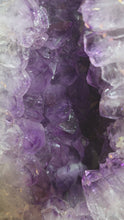 Laden und Abspielen von Videos im Galerie-Viewer, Große Amethyst Kathedrale
