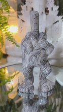 Laden und Abspielen von Videos im Galerie-Viewer, Mittelfinger Carving
