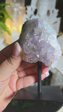Laden und Abspielen von Videos im Galerie-Viewer, Amethyst Aura Cluster mit Stand
