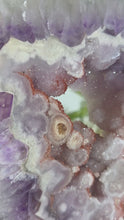 Laden und Abspielen von Videos im Galerie-Viewer, Einzigartiges Naturkunstwerk XXL Amethyst &amp; Pink Amethyst Portal auf Stand
