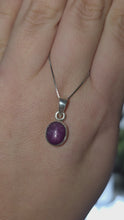 Laden und Abspielen von Videos im Galerie-Viewer, Kettenanhänger Stern Rubin Silber

