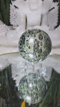 Laden und Abspielen von Videos im Galerie-Viewer, Eldarit Kugel mit Stand
