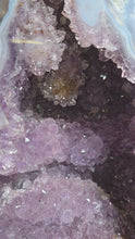 Laden und Abspielen von Videos im Galerie-Viewer, Bunte Amethyst Achat Kathedrale

