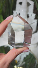 Laden und Abspielen von Videos im Galerie-Viewer, High Quality Bergkristall Turm
